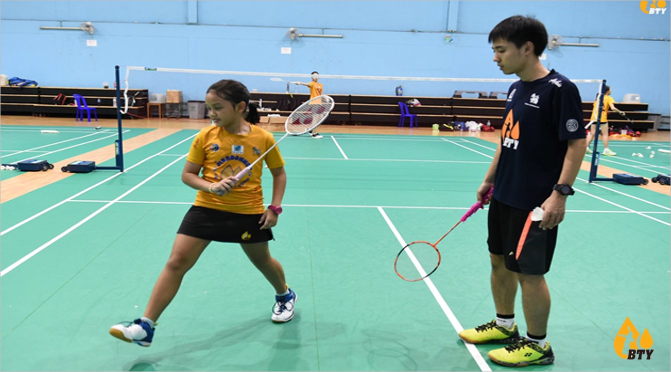 6 ways to cope with a weak backhand and coach it