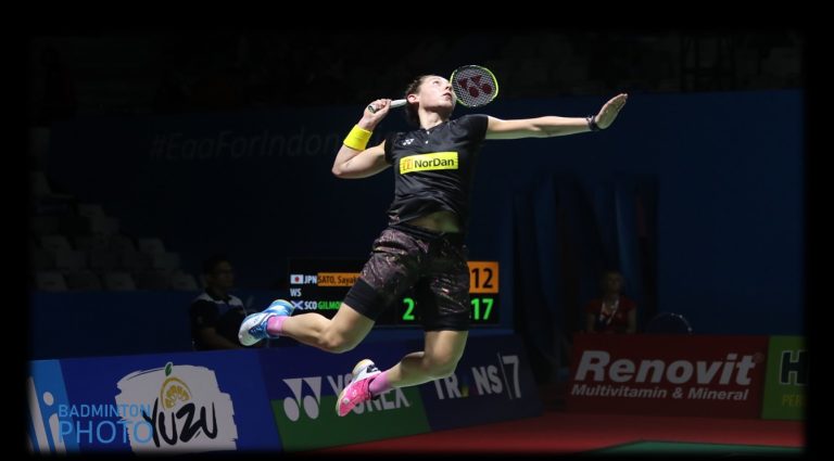 badminton lady jump smash
