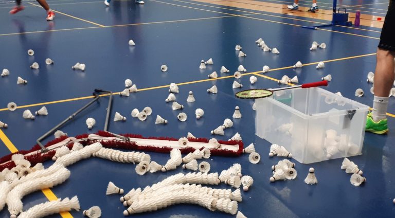 badminton multi shuttle image