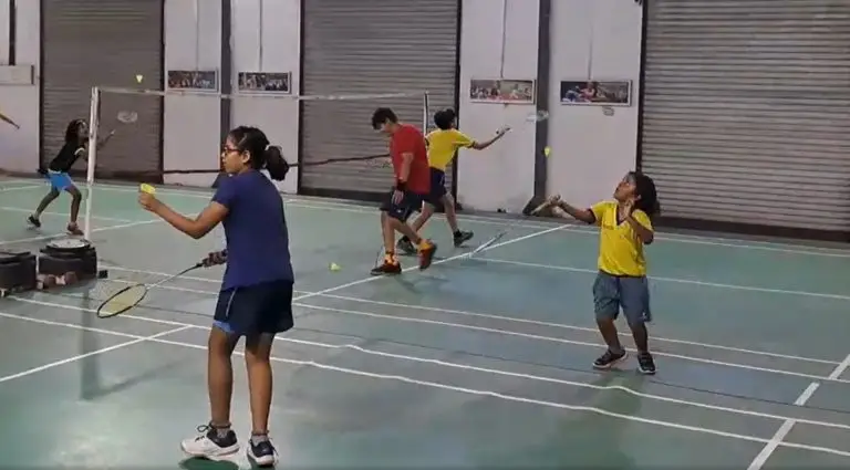 bouncing badminton shuttles